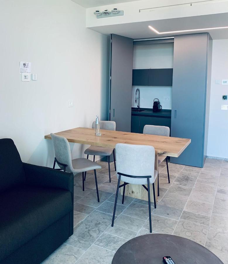 Piccola Maesta' Boutique Rooms Чивитанова-Марке Экстерьер фото