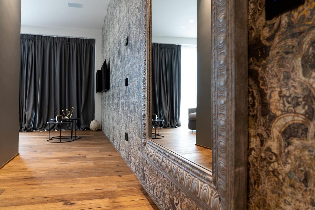 Piccola Maesta' Boutique Rooms Чивитанова-Марке Экстерьер фото