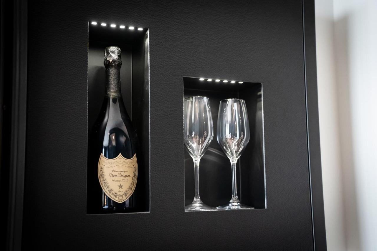 Piccola Maesta' Boutique Rooms Чивитанова-Марке Экстерьер фото