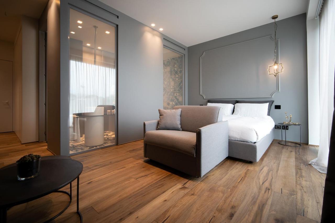 Piccola Maesta' Boutique Rooms Чивитанова-Марке Экстерьер фото